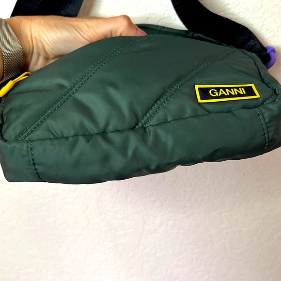 GANNI quilted recycled-polyester crossbody bag - Picture 8 of 11